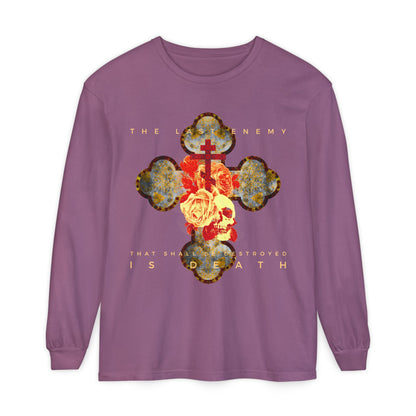 The Remembrance of Death “The Final Enemy That Shall Be Destroyed Is Death (1 Cor 15:26)” long-sleeve features a metallic gothic cross with a rose and skull, inspired by resurrection hope. Text: “The last enemy that shall be destroyed is death.”.